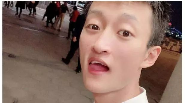 快手里的外星人陈山_yy外星人陈山网吧搞笑视频_yy外星人陈山快手号