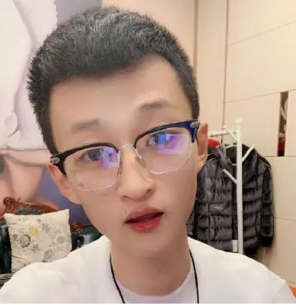 yy外星人陈山网吧搞笑视频_快手里的外星人陈山_yy外星人陈山快手号