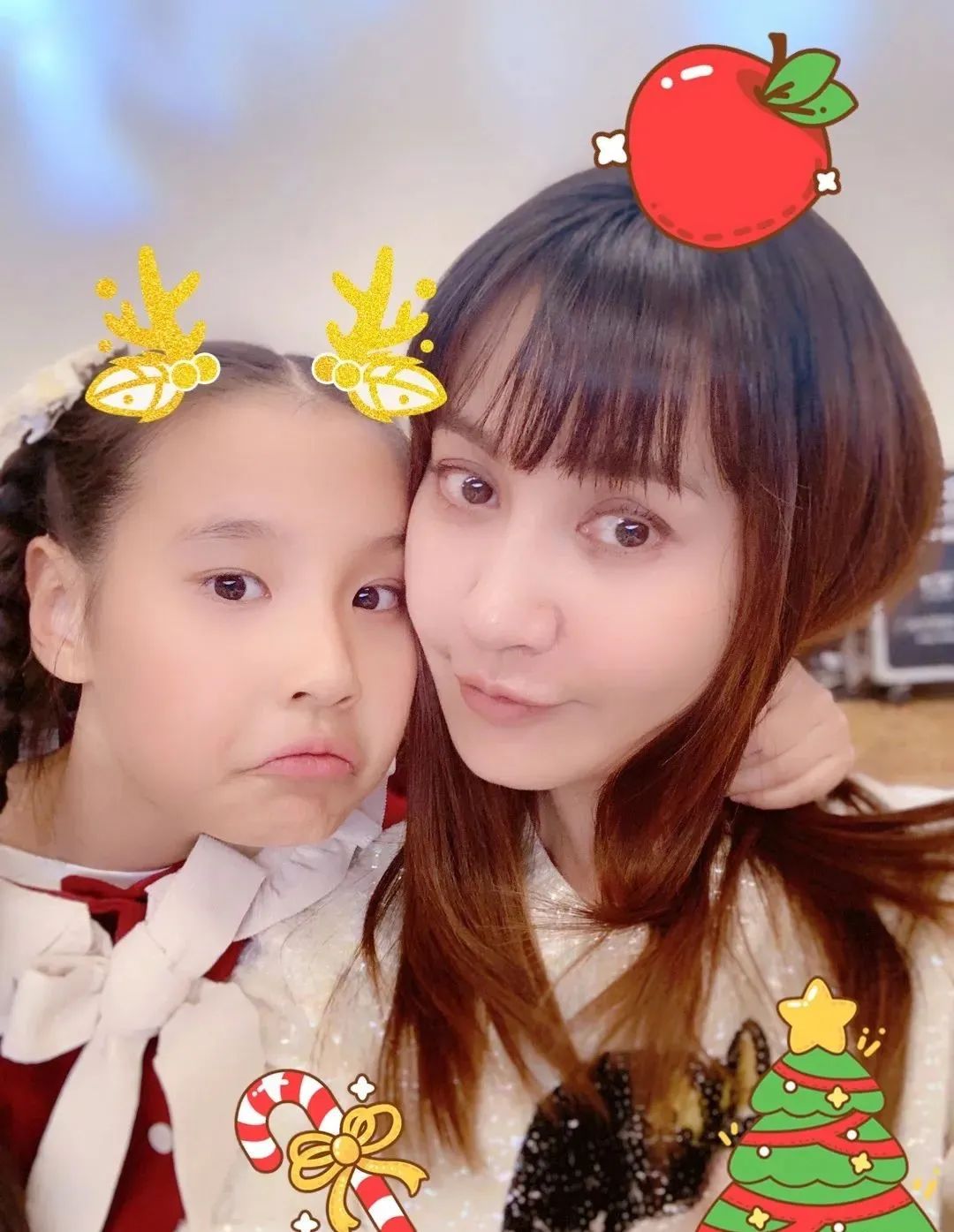 抖音蝴蝶飞飞怎么拍_抖音里蝴蝶飞舞怎么拍_抖音上蝴蝶飞飞特效咋弄的