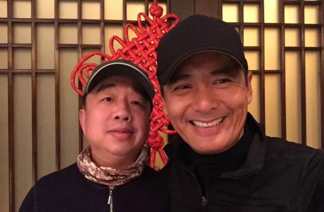 抖音上蝴蝶飞飞特效咋弄的_抖音里蝴蝶飞舞怎么拍_抖音蝴蝶飞飞怎么拍