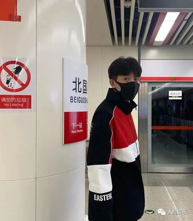 抖音挡脸图片_抖音挡脸的特效怎么办_抖音男网红挡脸照片