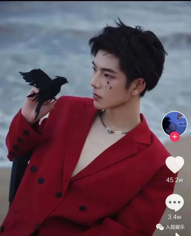 抖音挡脸的特效怎么办_抖音男网红挡脸照片_抖音挡脸图片