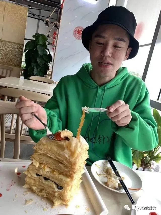 抖音挡脸图片_抖音挡脸的特效怎么办_抖音男网红挡脸照片