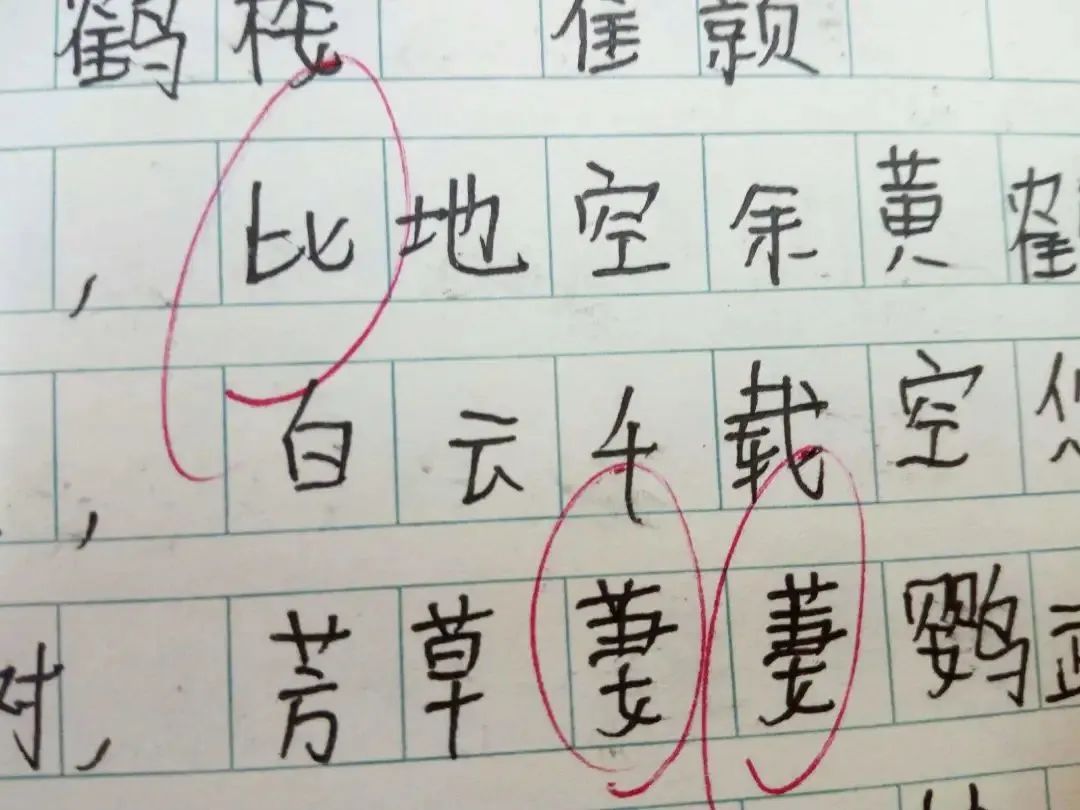 抖音里好看的手写字_抖音写字很好的人_抖音写字很好看的女孩