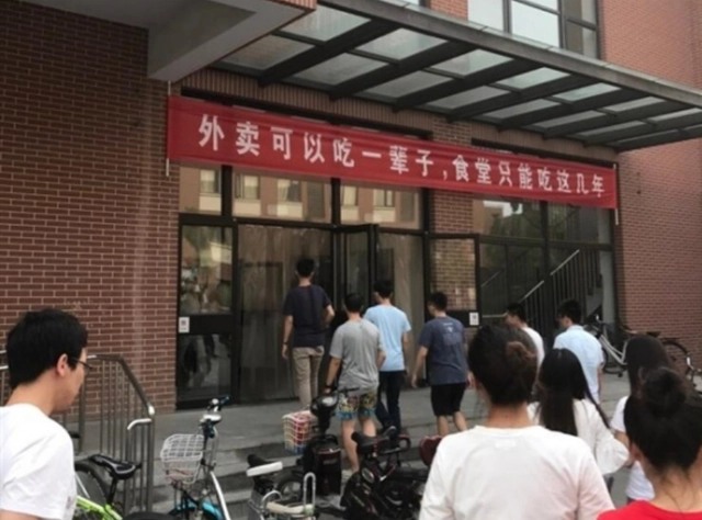 快手食堂蹭饭_食堂打饭搞笑视频_快手食堂打饭