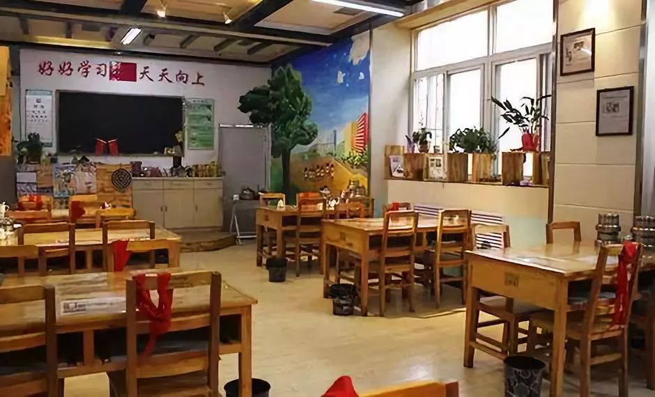 抖音餐厅跳舞_抖音上很火的餐厅_抖音上最火的餐厅