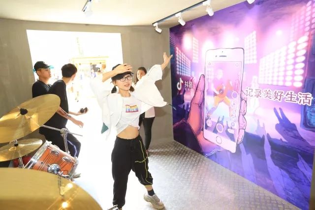 抖音藏族舞蹈_抖音里面藏族舞的音乐_藏族舞音乐