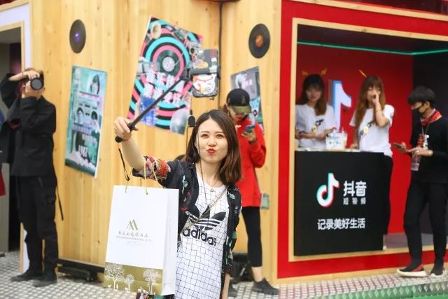 抖音里面藏族舞的音乐_藏族舞音乐_抖音藏族舞蹈