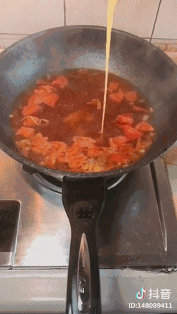 抖音香肠鸡蛋视频_用鸡蛋香肠做美食_香肠鸡蛋饼的做法视频
