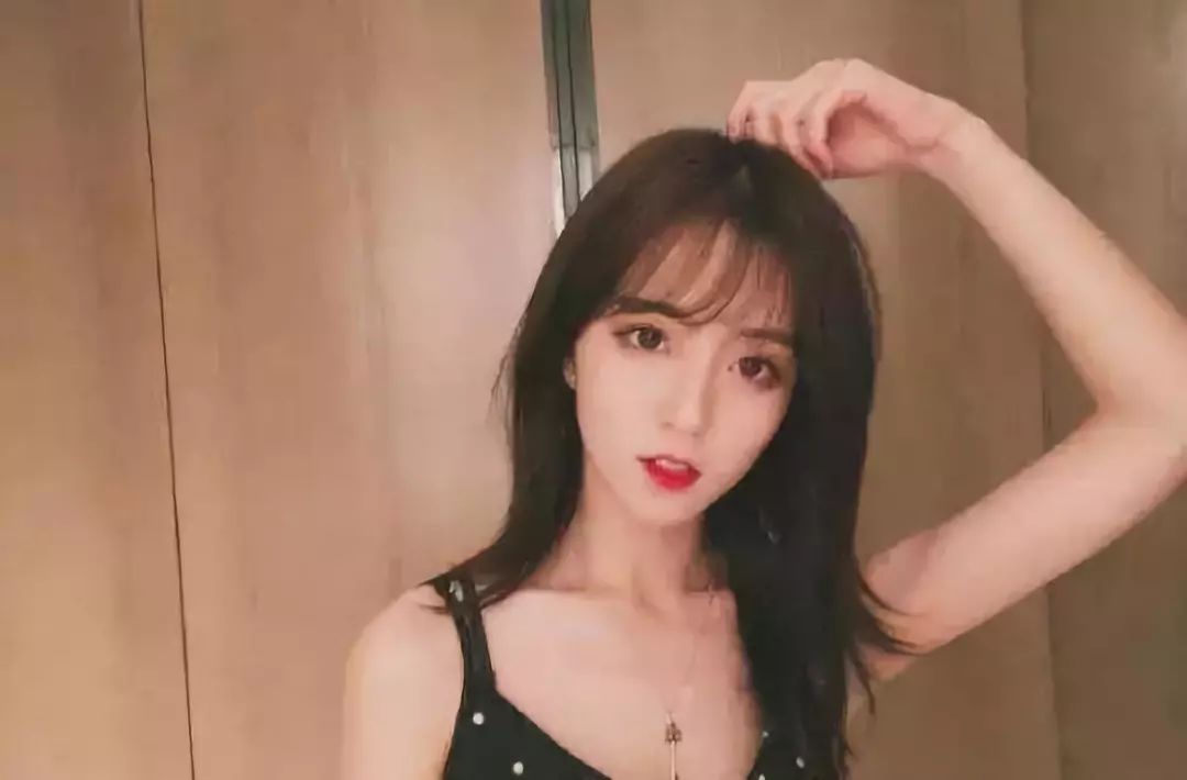 抖音唱着一首思念里的歌_抖音思凡是谁唱的_抖音思思歌曲大全