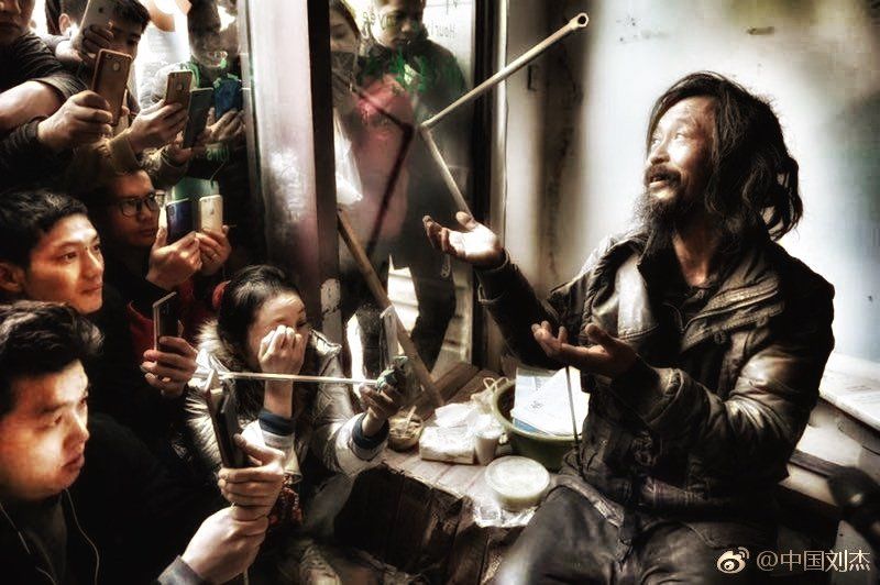 大力哥出狱拍快手_大哥出狱视频_出狱哥快手拍的视频