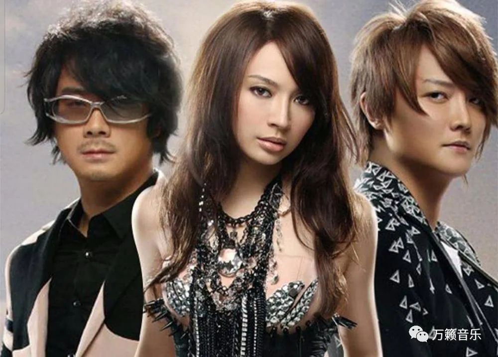 飞儿乐队抖音歌曲_飞儿乐队歌_飞儿乐队抖音火的歌