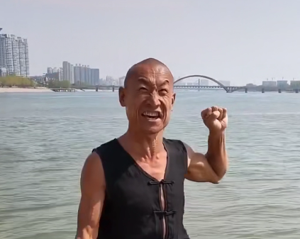出狱哥快手拍的视频_大力哥出狱拍快手_出狱哥快手拍什么视频