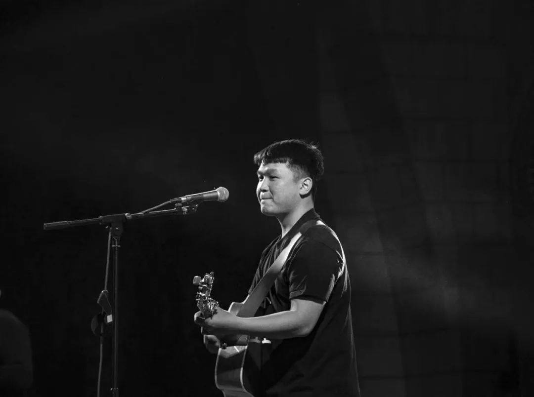 抖音上哭唱一动不动了_抖音哭着唱如果_抖音哭腔歌曲