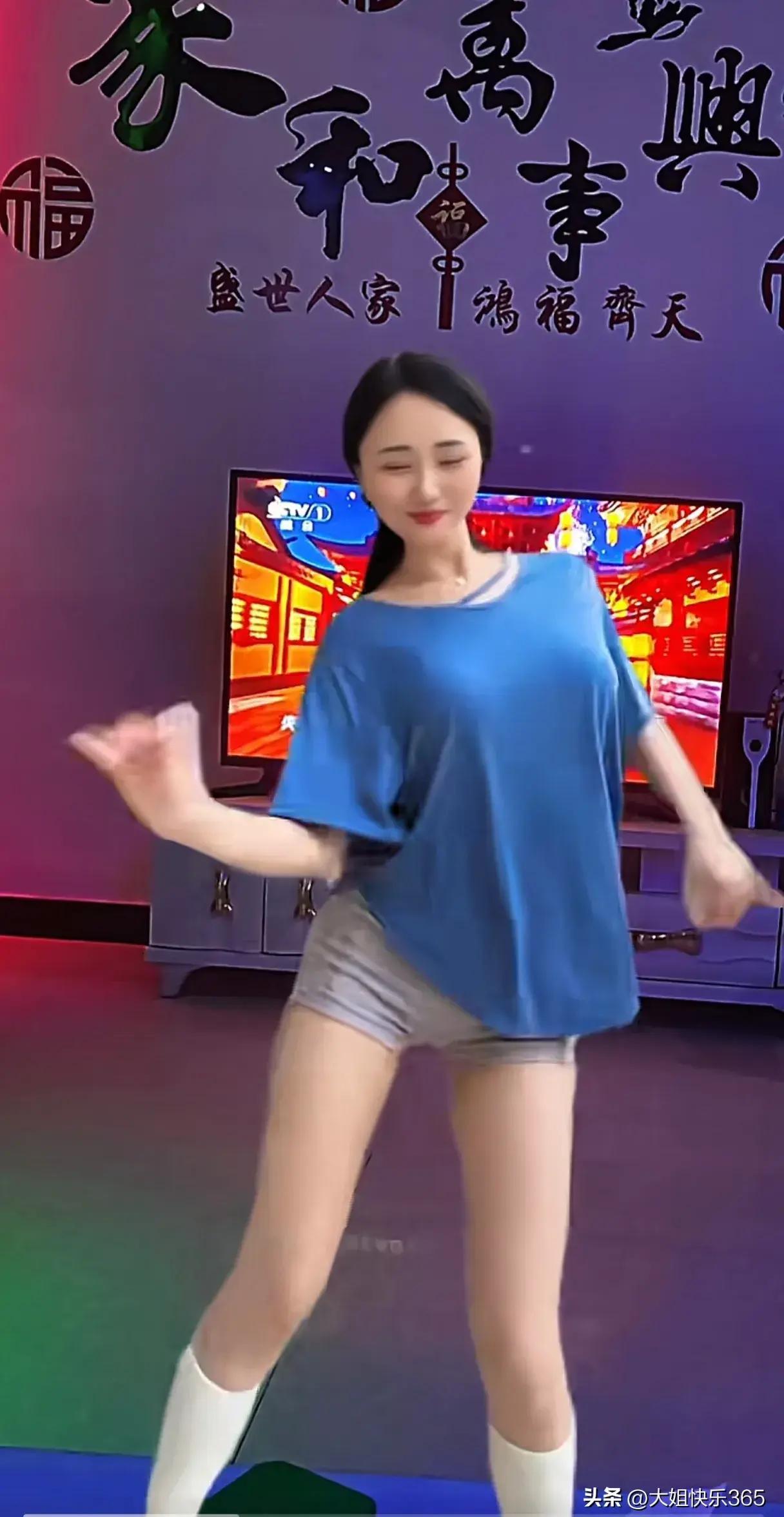 抖音最火的音乐舞蹈_抖音最火音乐完整版舞蹈_抖音爆火歌曲舞蹈