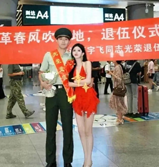 抖音有个女的跳舞穿红色旗袍-抖音穿旗袍跳舞很火的女孩